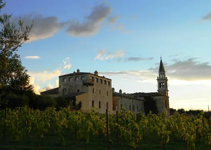 Castello Di Semivicoli 컨트리하우스